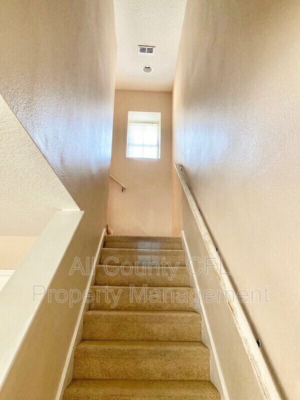 Building Photo - 2539 Aventurine St