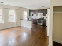Building Photo - 1 bedroom in Chicago IL 60640