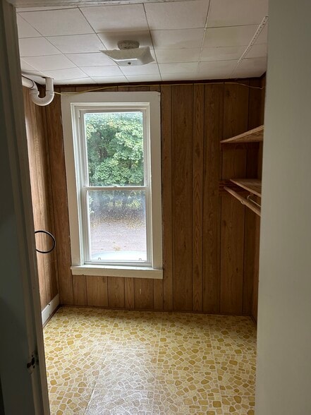 Laundry room - 7614 Collins St