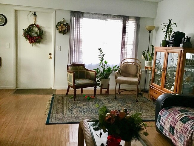 Building Photo - 84 Brighton B