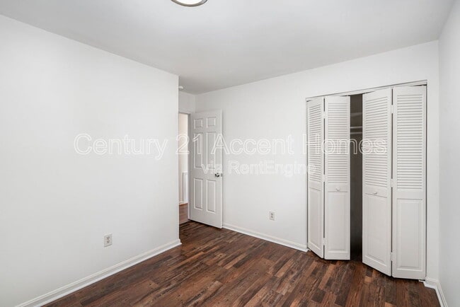 Building Photo - 3903 Hillview Ct
