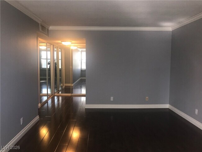 Building Photo - 205 E Harmon Ave