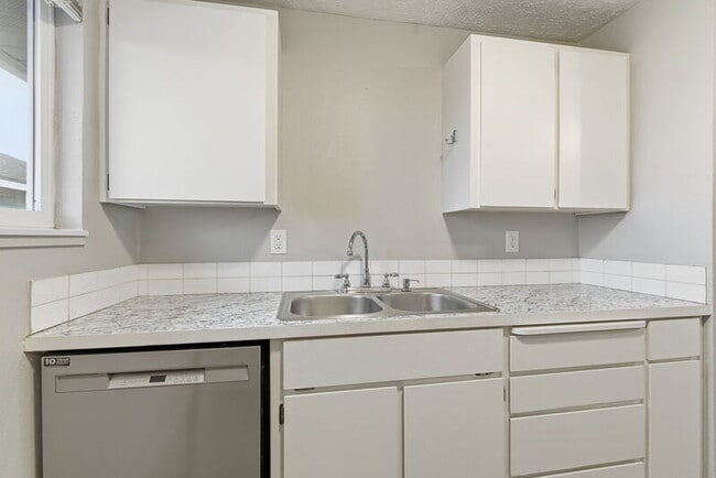 Building Photo - 2914 N Hogan St