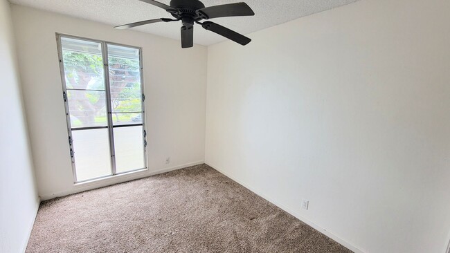 Building Photo - PALEHUA GARDENS - Upgraded 3 Bedroom Townhome