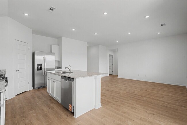 Building Photo - 3021 Laredo Ln