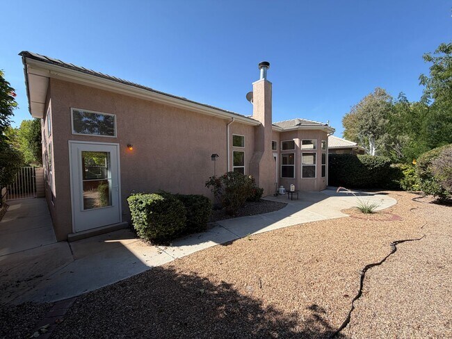 Building Photo - 6517 Glen Oak NE