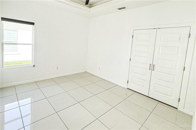 Building Photo - 1600 Angelina Dr