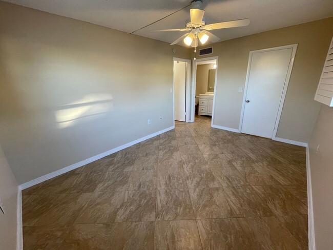 Building Photo - ANNUAL RENTAL - POINCIANA - 1 BED/1 BATH