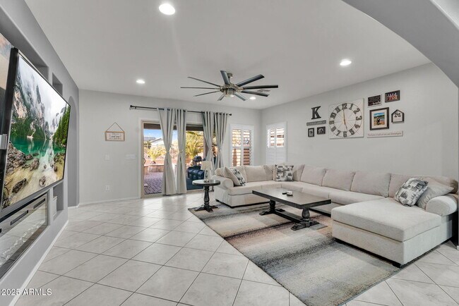 Building Photo - 6550 W Desert Blossom Way