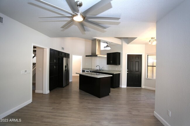 Building Photo - 924 E Manor Dr