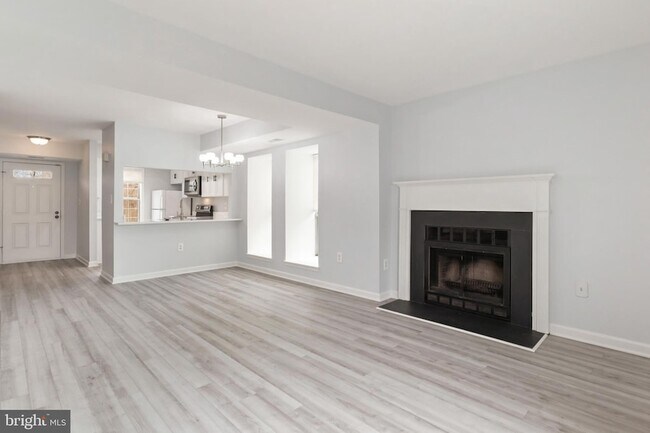 Building Photo - 2403 S Walter Reed Dr
