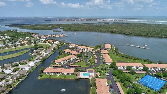 Building Photo - 6101 SE Landing Way