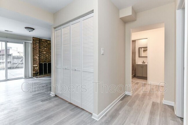 Building Photo - 8088 Edinburgh Dr