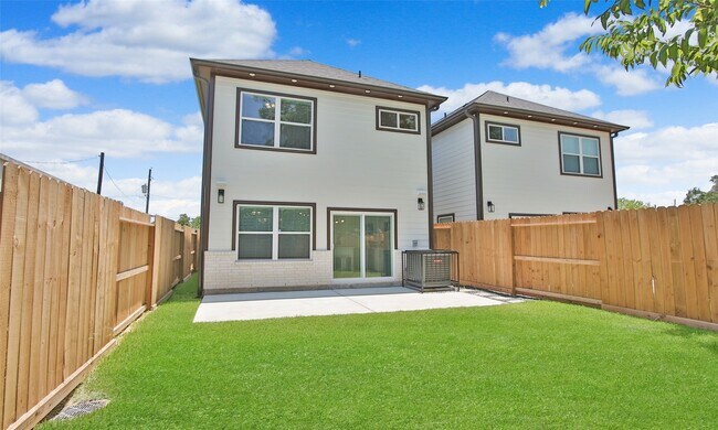 Building Photo - 3537 Mt Pleasant St