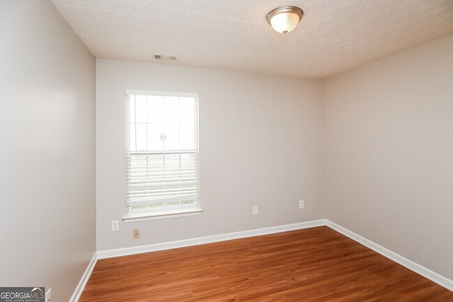 Building Photo - 533 Arrowhead Dr