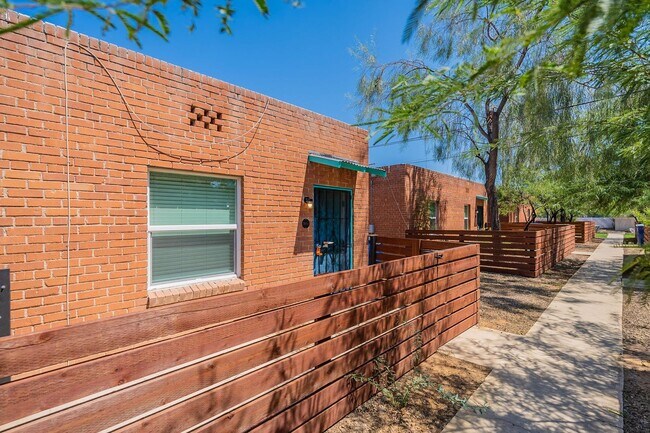 Building Photo - 305-315 N Highland Ave