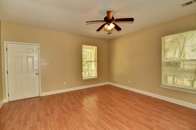 Building Photo - 719 42nd Ave