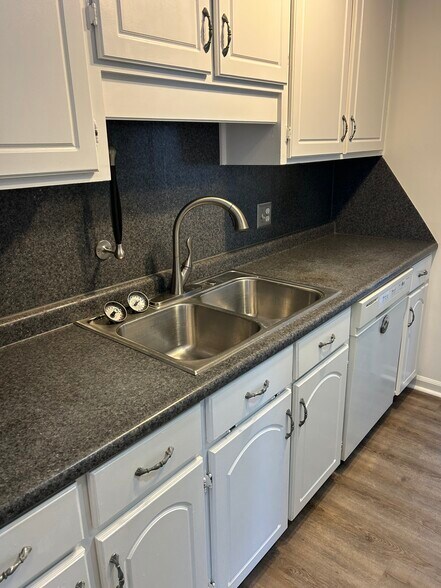 Building Photo - 308 Rose Dr