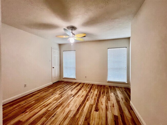 Building Photo - 11011 Christmas Fern St