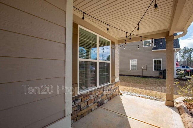 Building Photo - 122 Cedar Wy