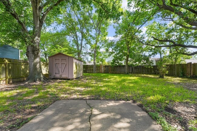 Building Photo - 16026 Beechnut St