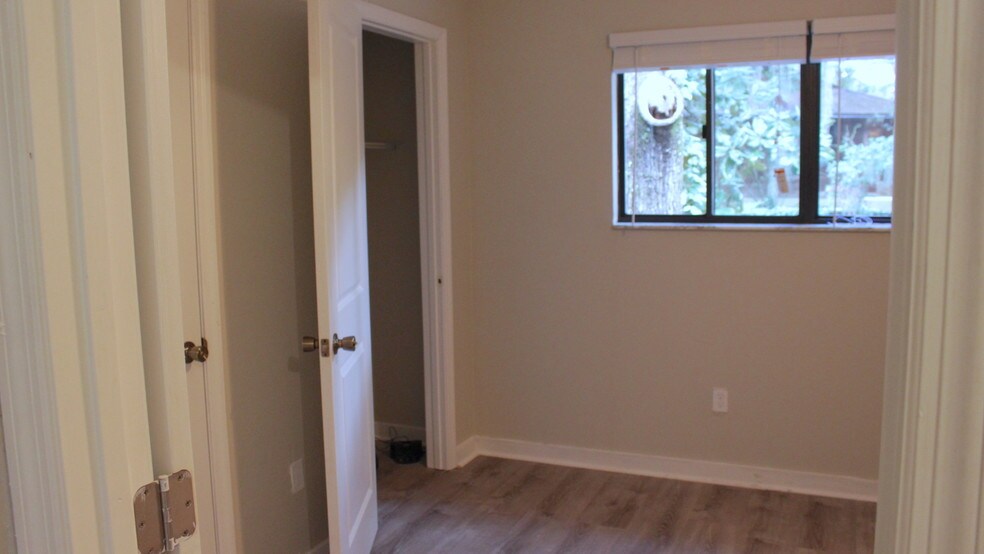 Building Photo - 1356 Linda Ann Dr