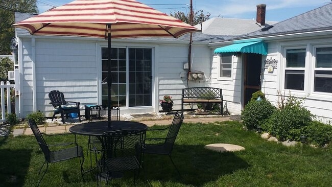 Building Photo - 43 Riverside St