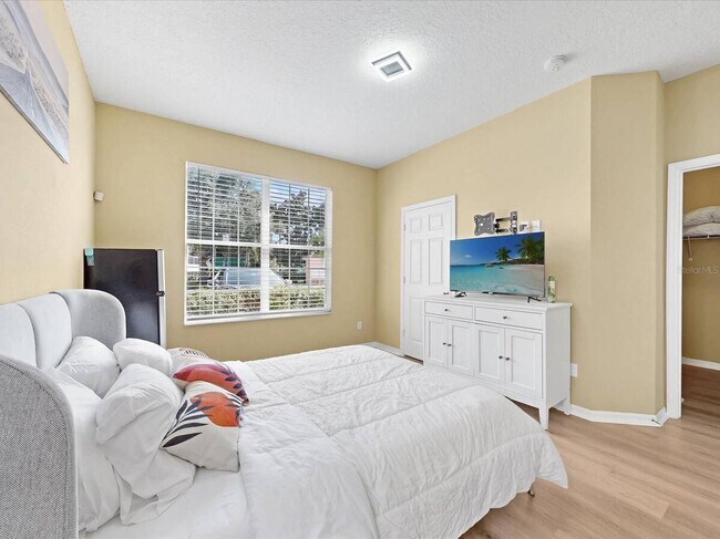 Building Photo - 1302 S Beach Cir