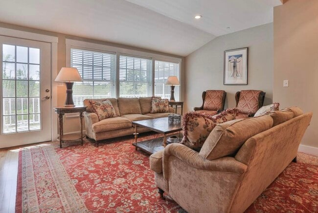 Building Photo - 26 N Main St