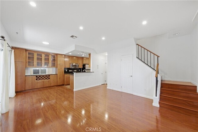 Building Photo - 1554 N Hobart Blvd