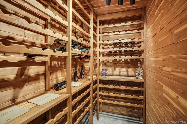 Building Photo - 1041 Glen Cove Ave