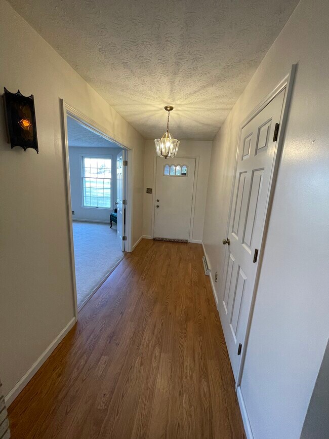 Foyer - 9548 Miamisburg Springboro Rd