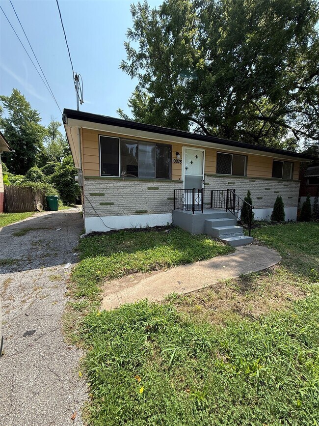Building Photo - 10078 Green Valley Dr