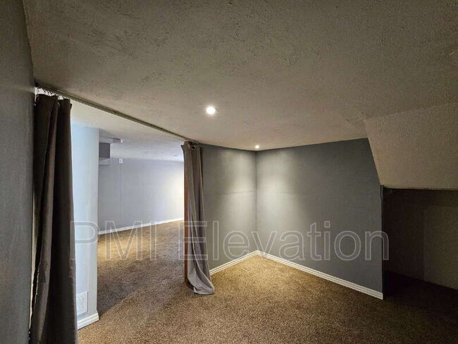 Building Photo - 1332 W Virginia Ave