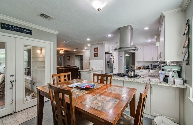 Building Photo - 9818 Emnora Ln