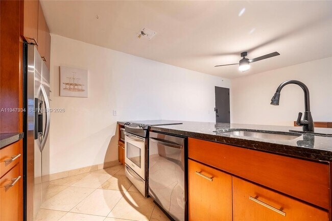 Building Photo - 2350 NE 135th St