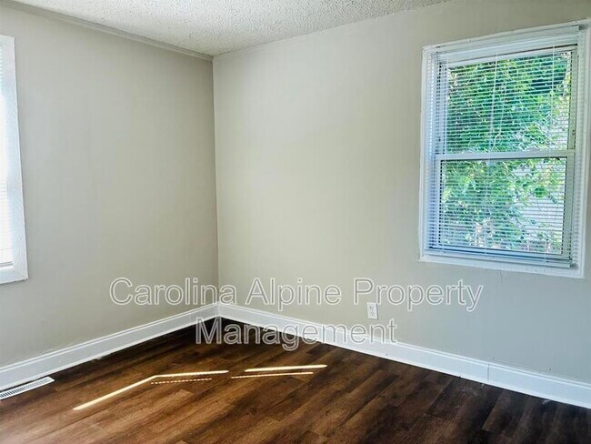Building Photo - 2341 Arden St