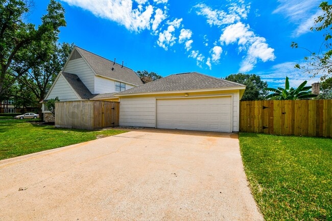 Building Photo - 8231 Bo Jack Dr