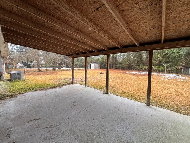 Building Photo - 102 Hillside Ct