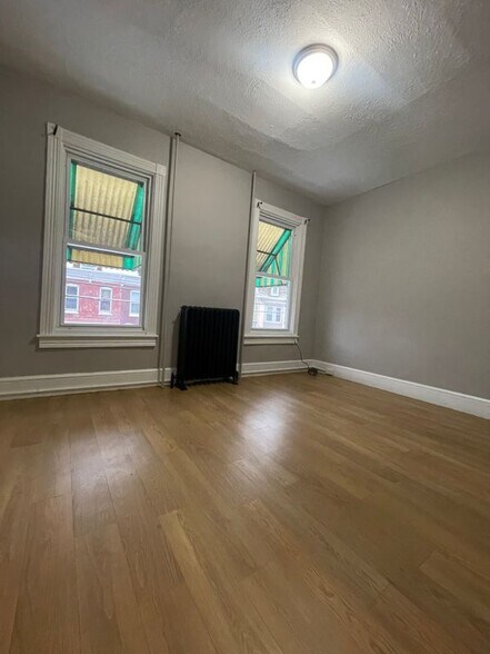 Building Photo - 1335 N 10th St