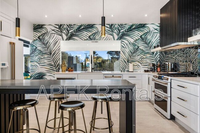 Building Photo - 2325 N Girasol Ave