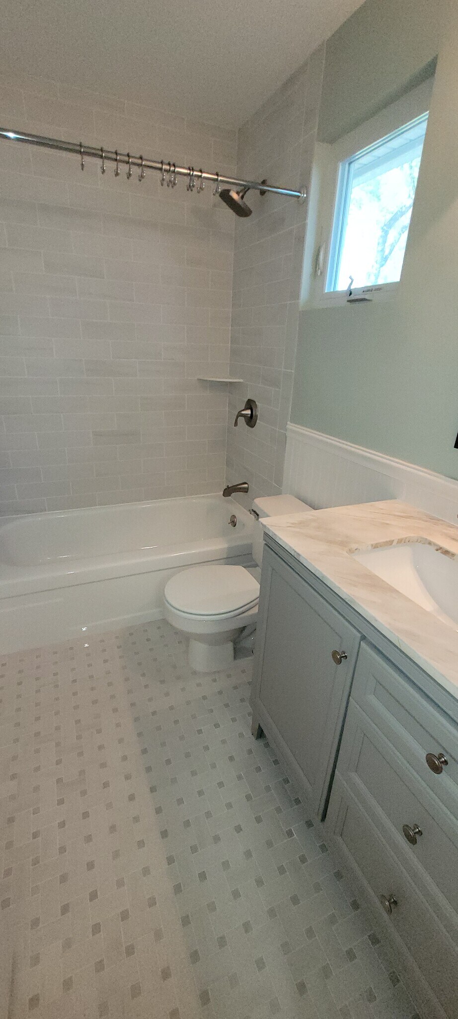 Upgraded Hall Bath with Tub - 270 Riverview Rd
