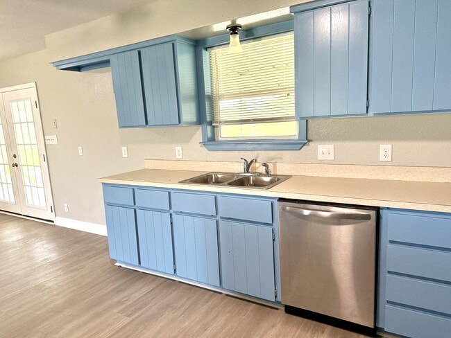 Building Photo - 39 Melody Ln