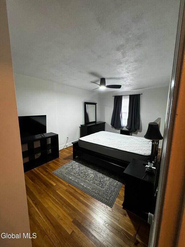 Building Photo - 612 Union St