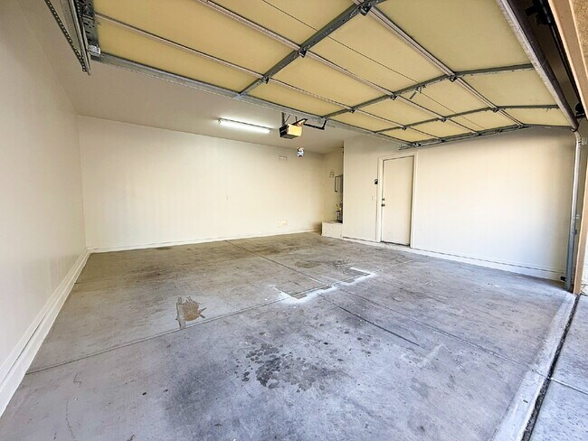 Building Photo - Charming Glendale Home with Spacious Lot & Prime West Valley Location!