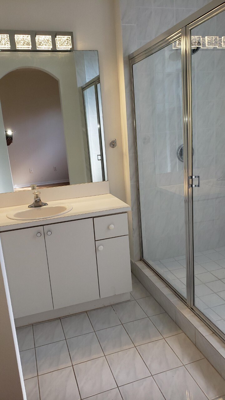 Building Photo - 4965 Leeward Ln