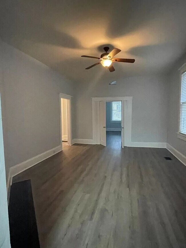 Building Photo - 643 E Henry St