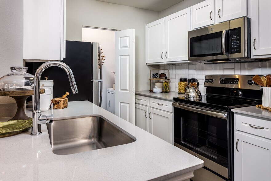Steeplechase Apartments 7301 Alma Dr Plano TX 75025 Apartment Finder