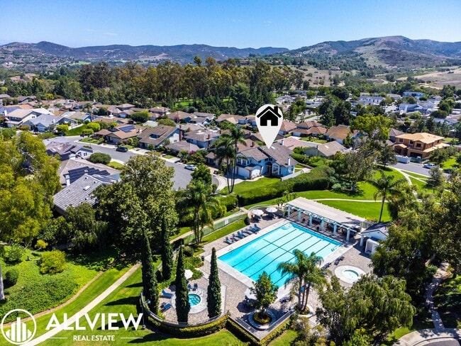 Building Photo - Rare 5 bed/3 bath home located in the high...