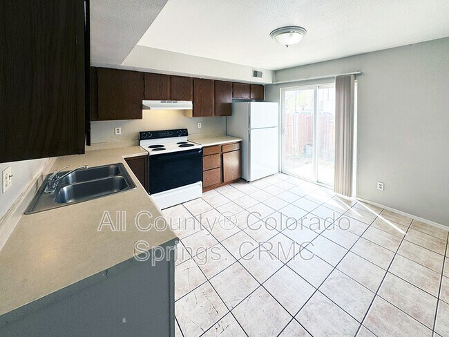 Building Photo - 347 W Iowa Ave